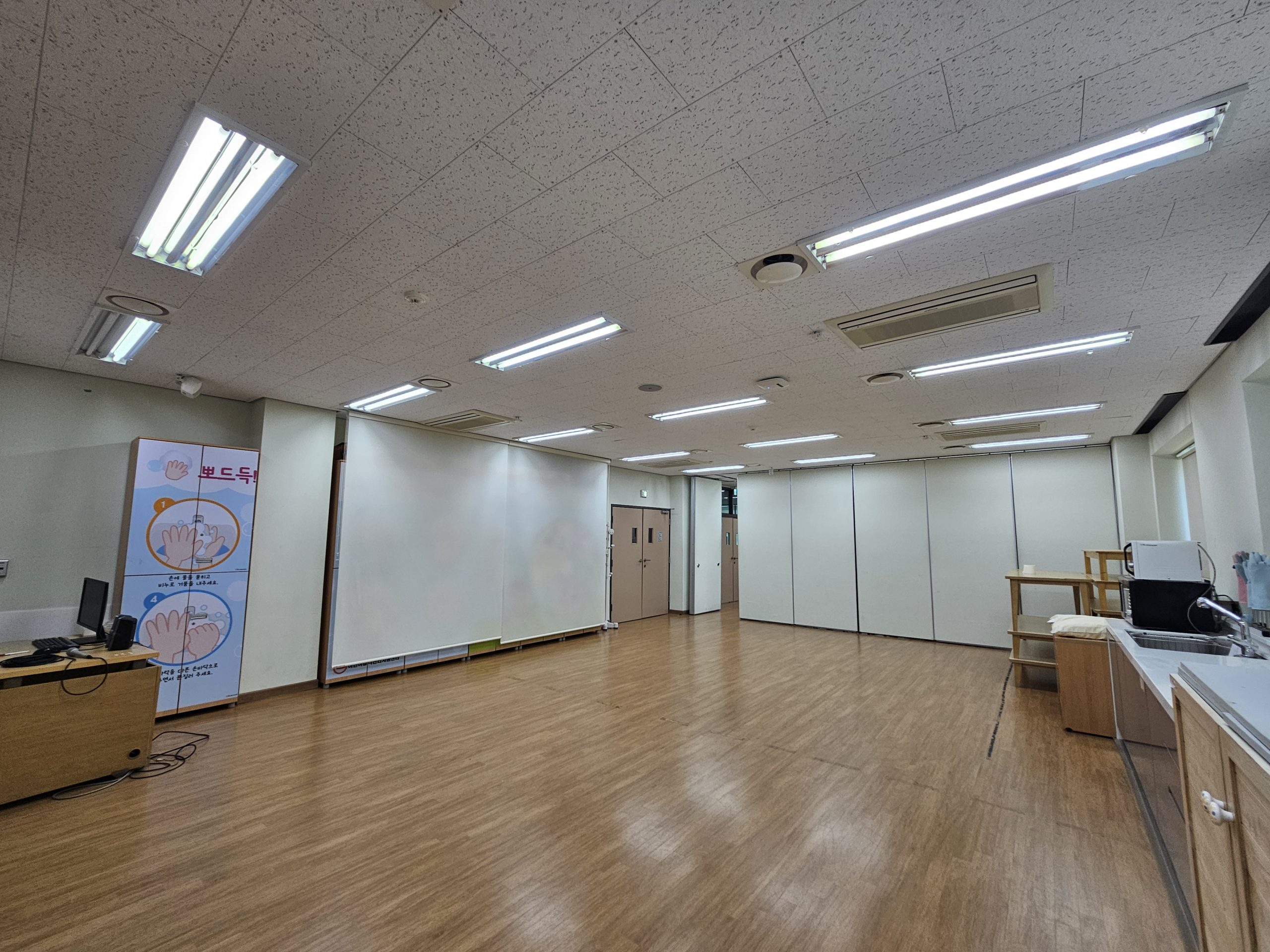 정성균선교관 선교훈련실 내부